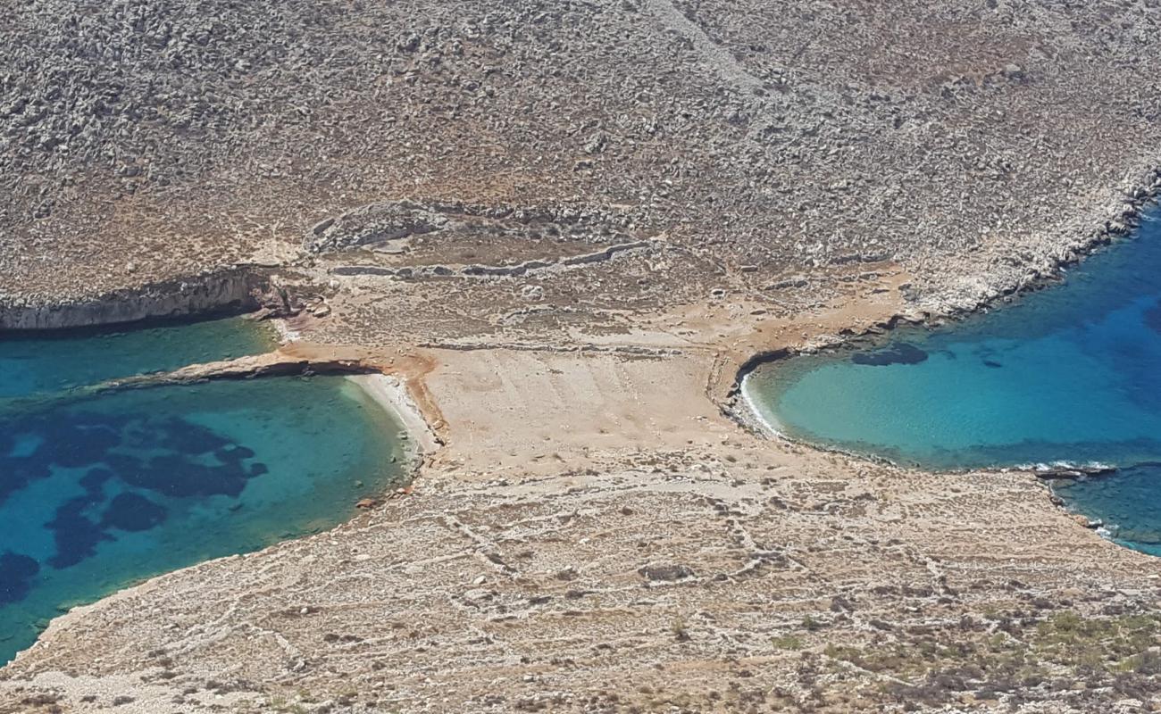 Фото Trachia beach с песок с галькой поверхностью