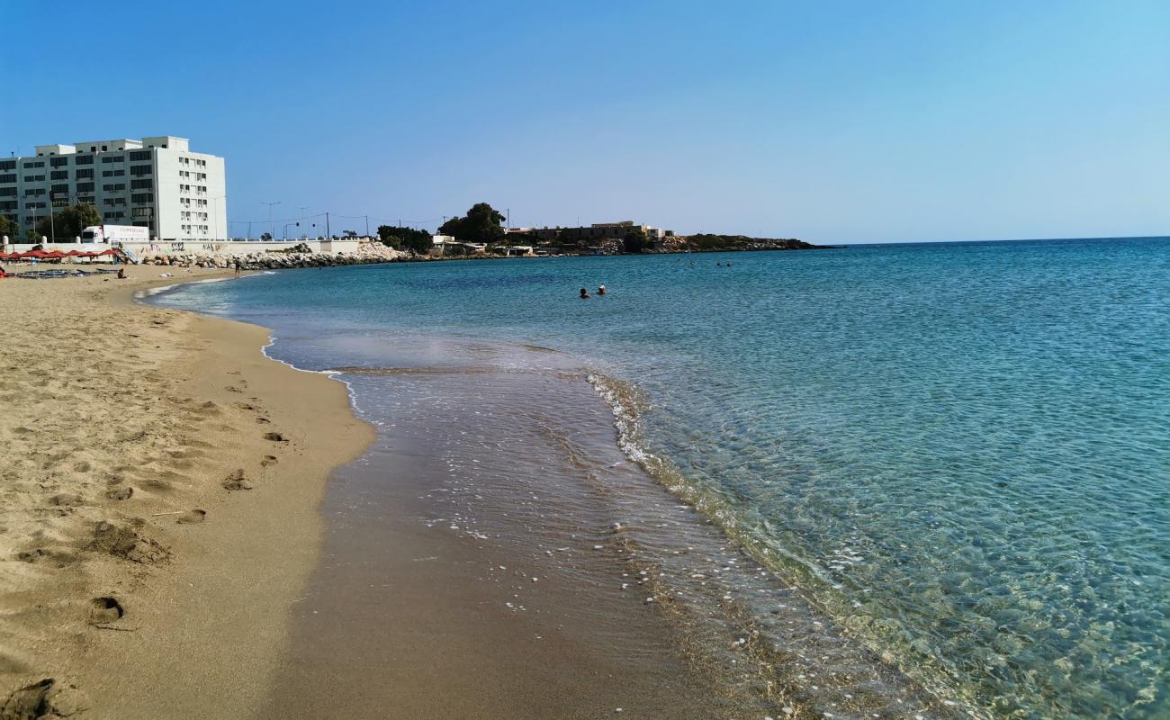 Фото Zephyros beach с светлый песок поверхностью