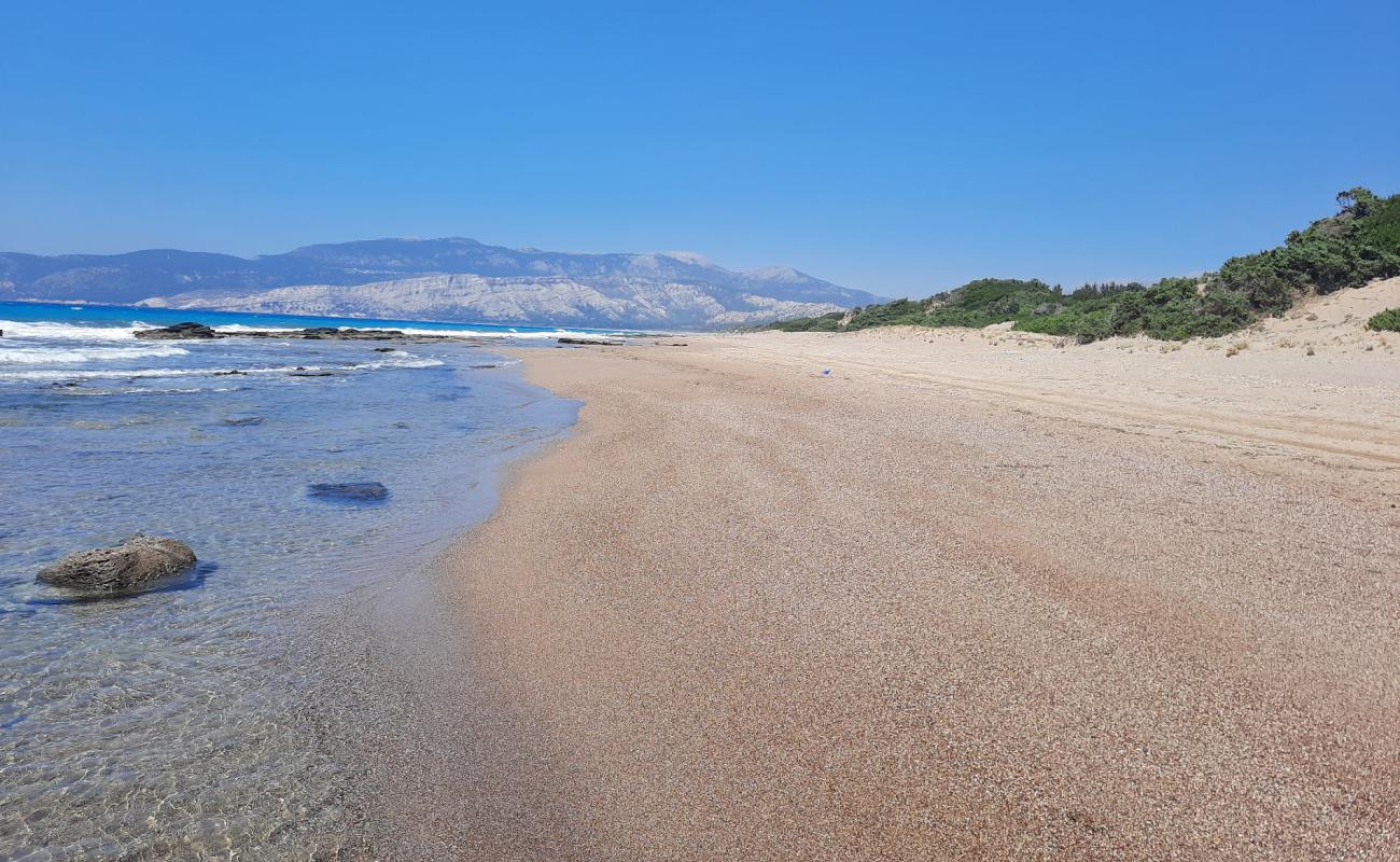 Фото Limni Beach с песок с галькой поверхностью