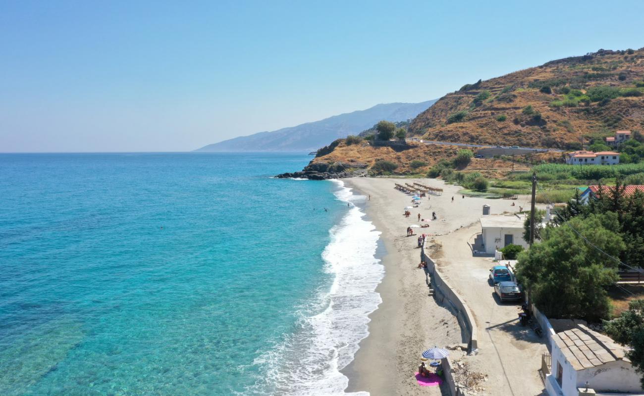 Фото Kampos beach с светлый песок поверхностью