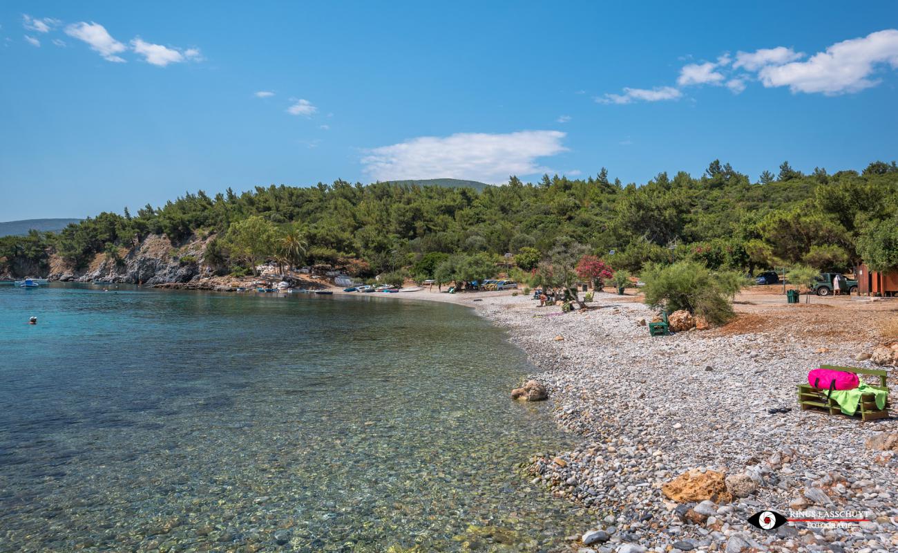 Фото Mourtia beach с камни поверхностью