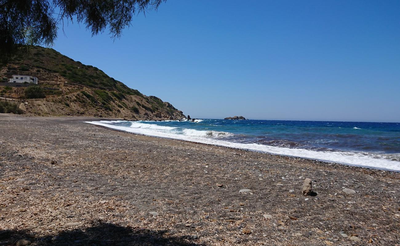 Фото Merikounta beach с темная галька поверхностью