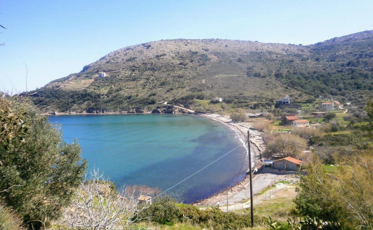 Фото Vlychada beach с светлая галька поверхностью