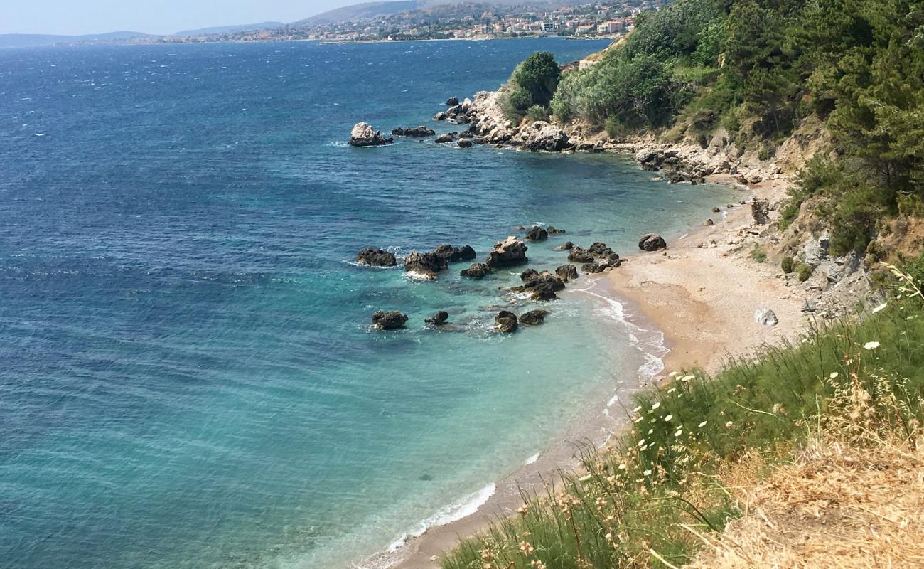 Фото Mirsinidi Beach с светлая галька поверхностью