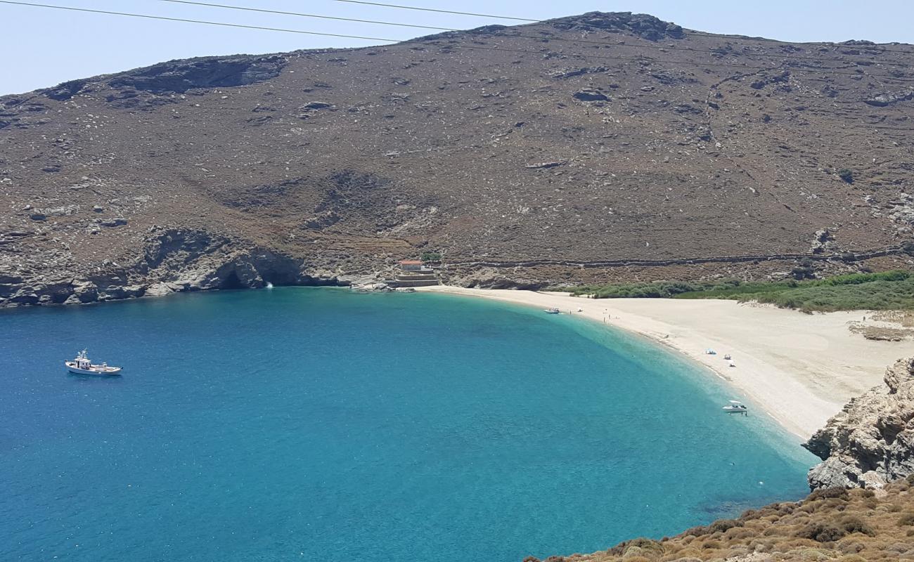 Фото Melakonas Beach II с светлый песок поверхностью