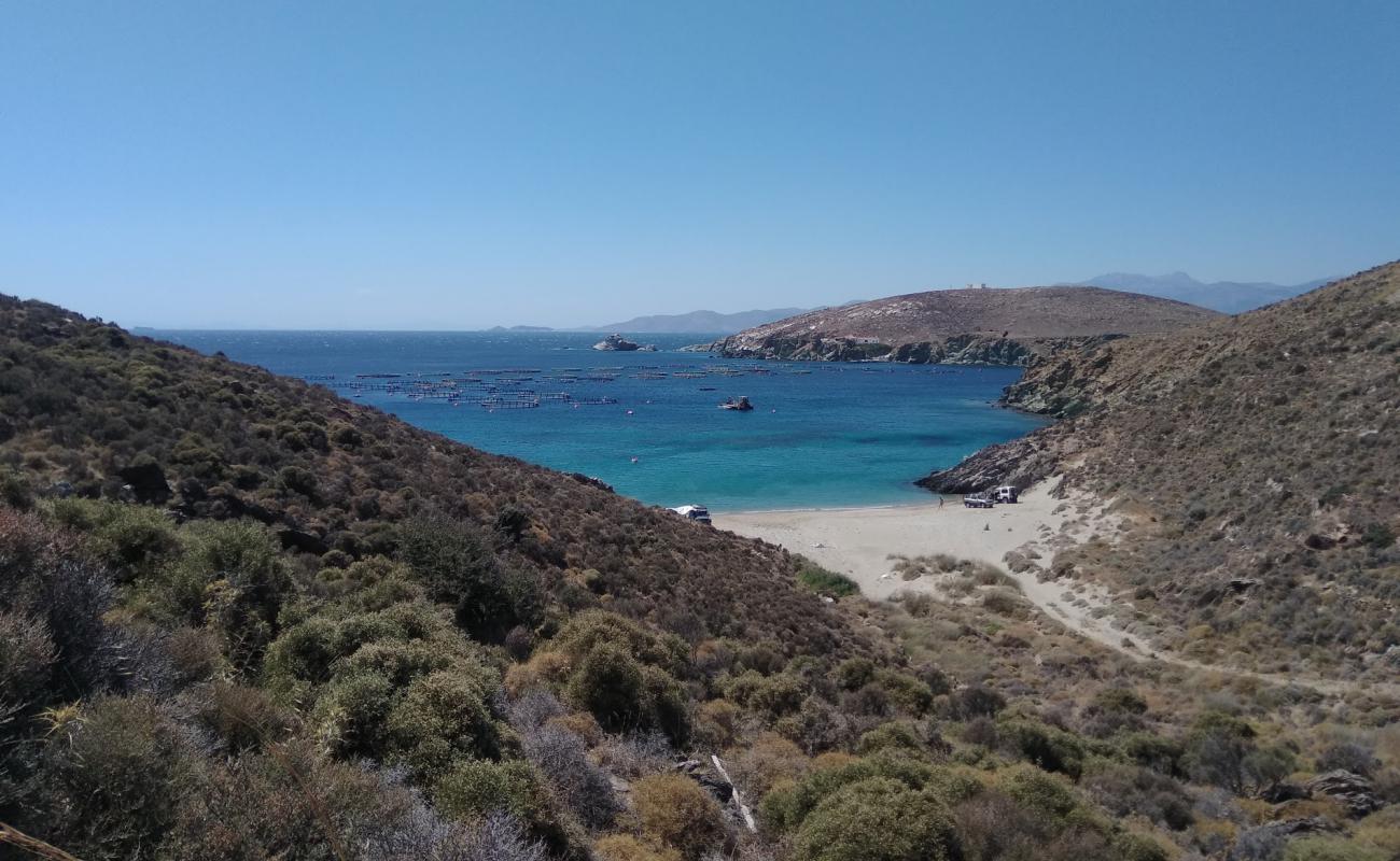 Фото Limanaki Beach с светлый песок поверхностью