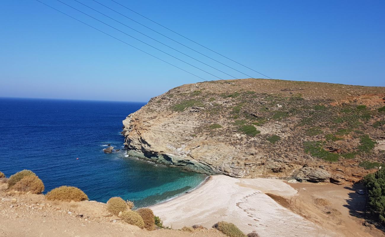 Фото Goats beach с белая чистая галька поверхностью