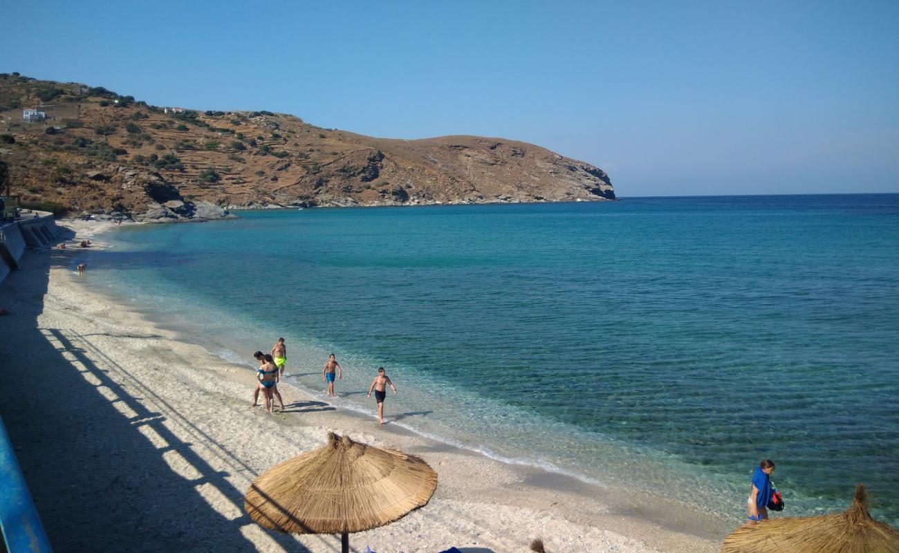 Фото Gialia beach с песок с галькой поверхностью