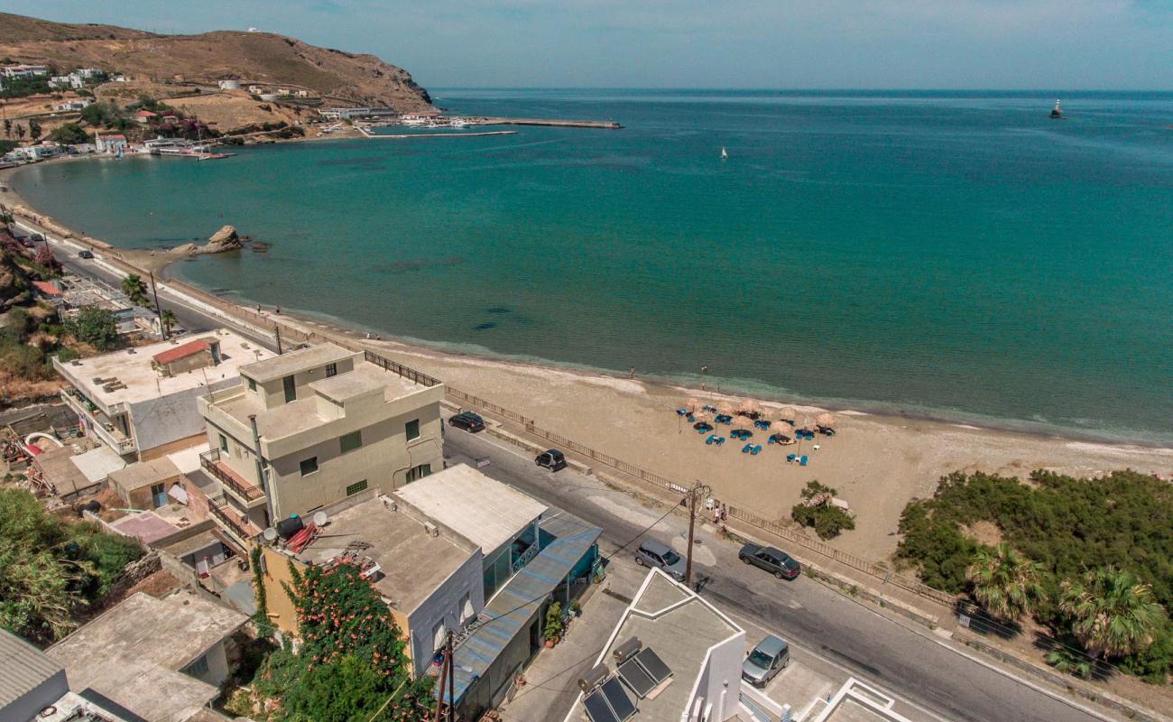 Фото Neimporio beach с светлый песок поверхностью