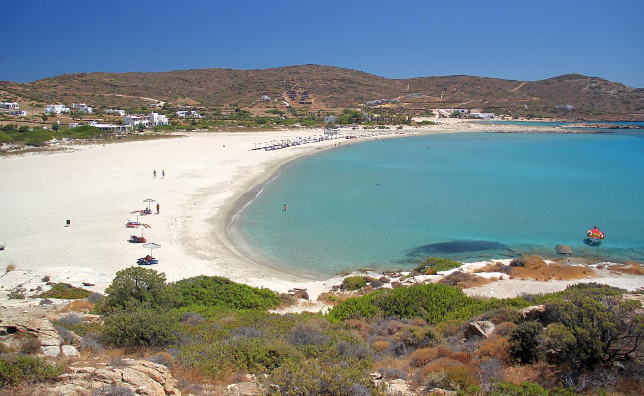 Фото Magganari beach с золотистый песок поверхностью