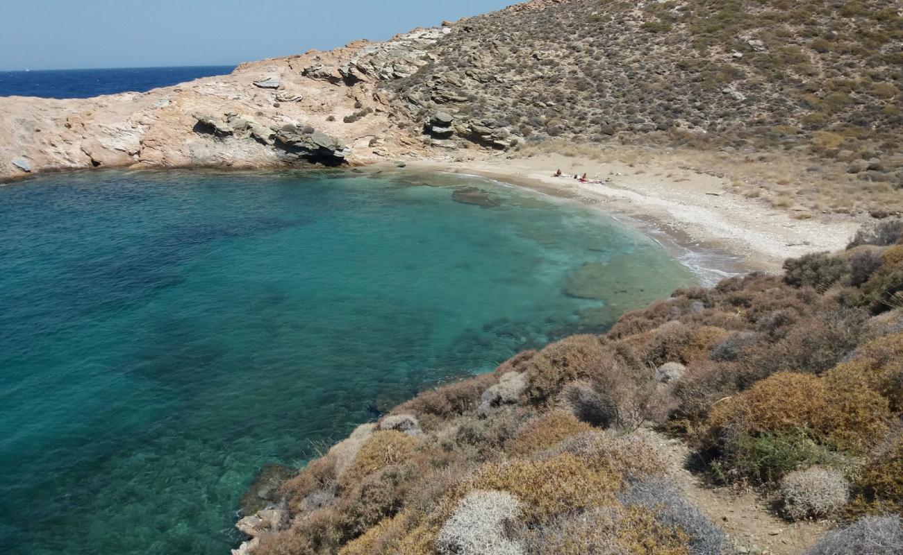 Фото Ladous beach с песок с галькой поверхностью