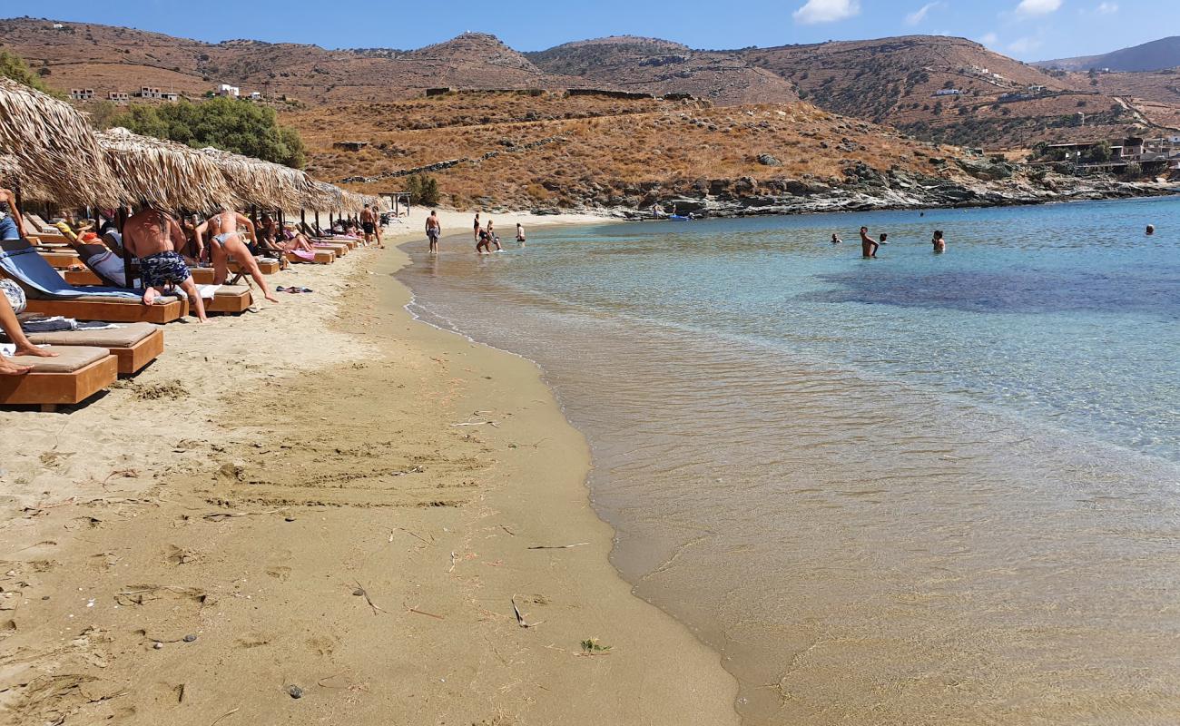 Фото Koundouros beach с светлый песок поверхностью