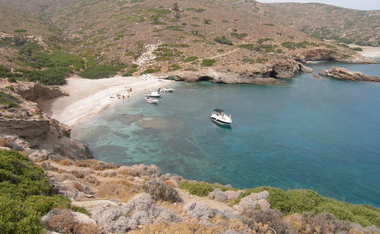 Фото Paralia Makronissos II с белая чистая галька поверхностью