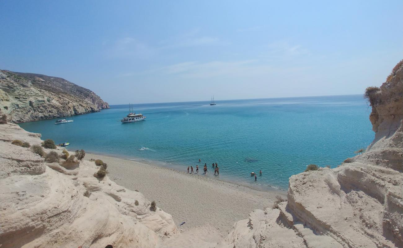 Фото Kalamos beach с белая чистая галька поверхностью