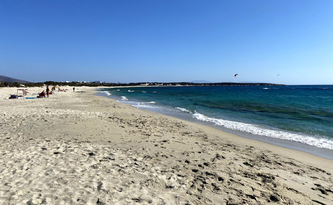 Фото Glyfada beach с золотистый песок поверхностью