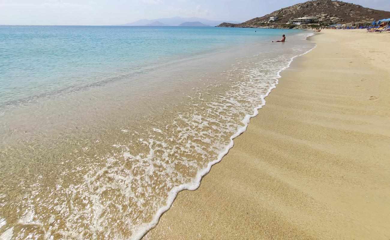 Фото Agios Prokopios beach с золотистый песок поверхностью