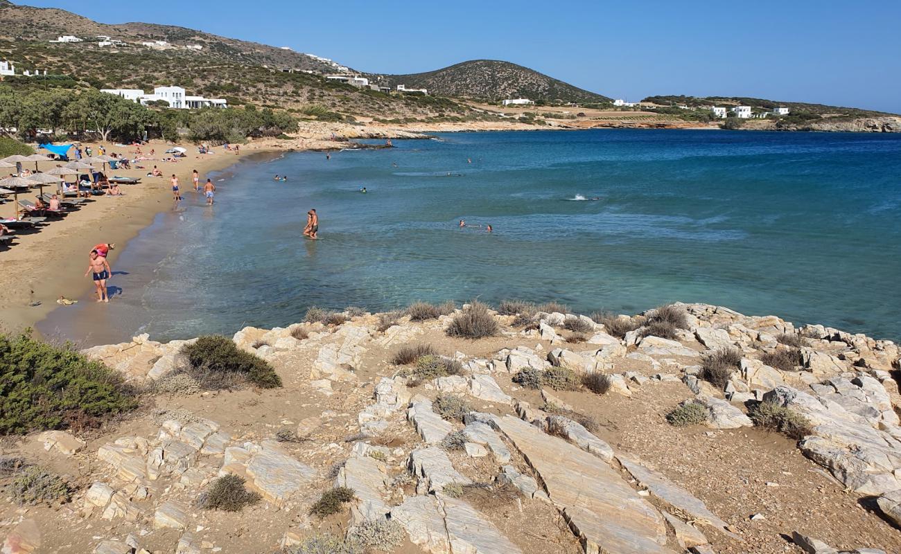 Фото Faragas beach с золотистый песок поверхностью