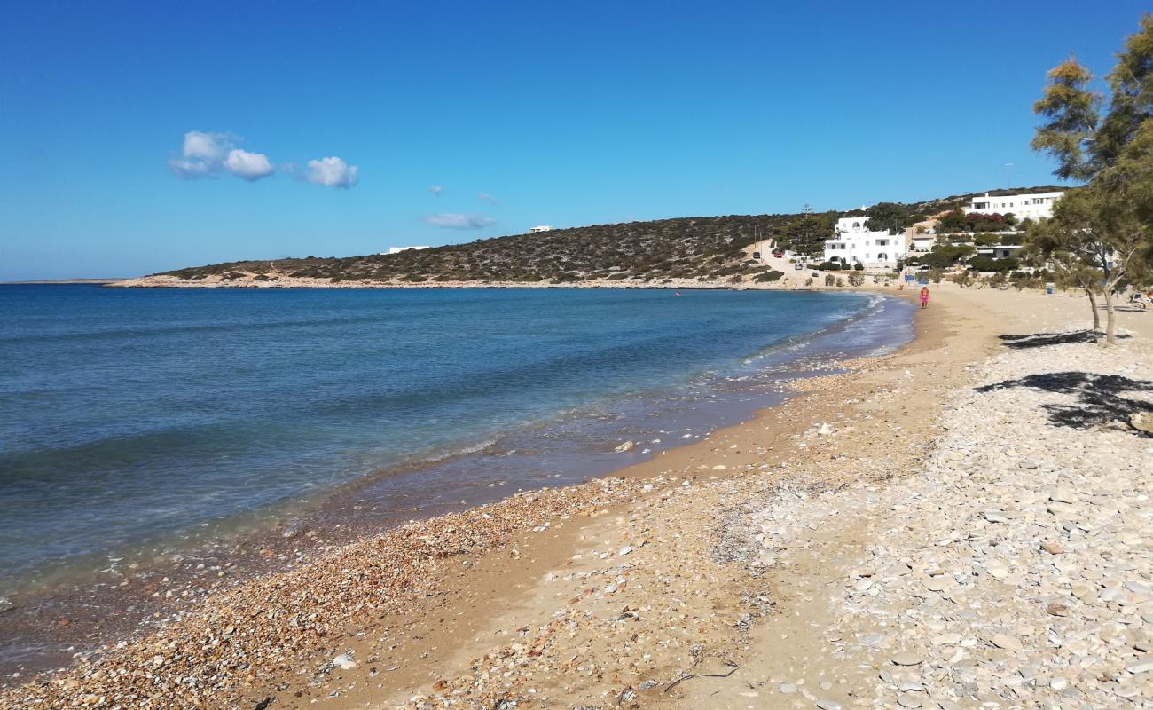 Фото Agios Nikolaos beach с песок с галькой поверхностью