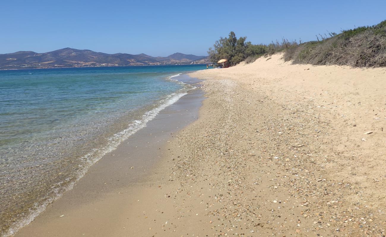 Фото Voutakos beach с белая чистая галька поверхностью