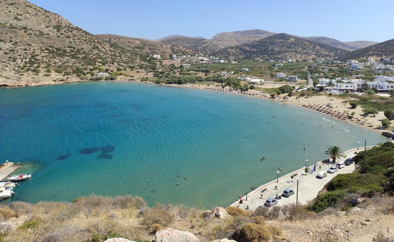 Фото Galissas beach с темный песок поверхностью