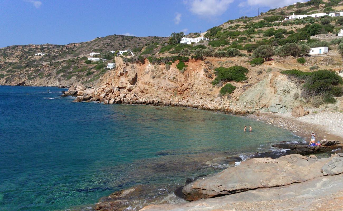 Фото Saoures beach с серая галька поверхностью