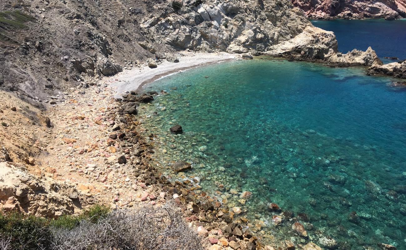 Фото Ammoudi beach с песок с камнями поверхностью