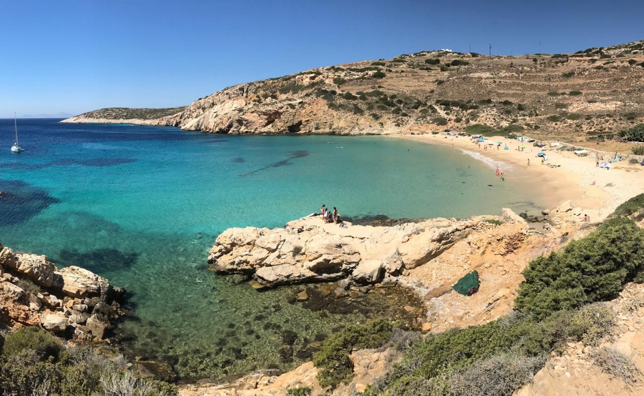 Фото Kedros beach с светлый песок поверхностью