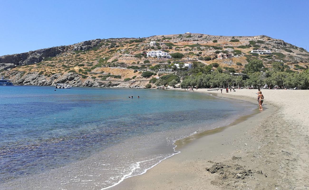 Фото Tsigouri beach с светлый песок поверхностью