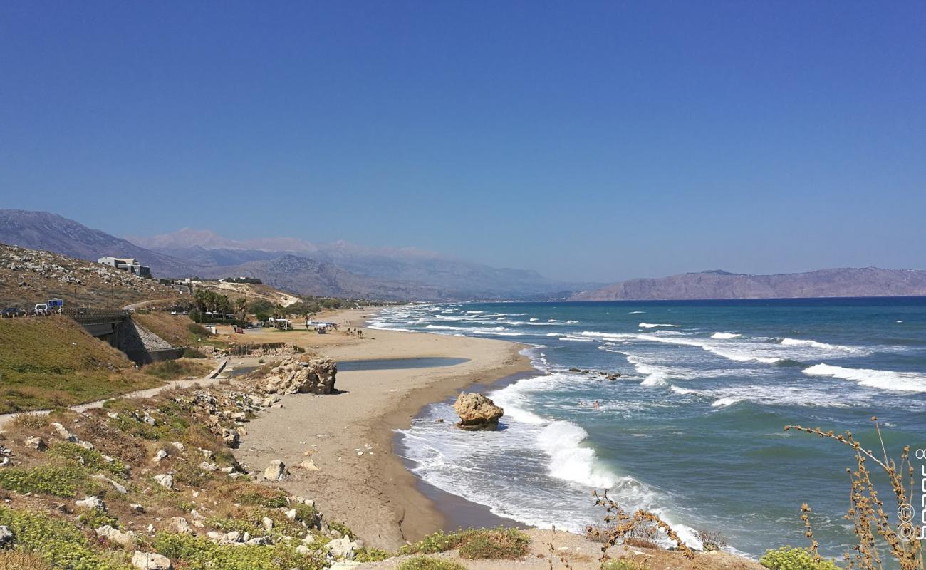 Фото Episkopi beach с светлый песок поверхностью