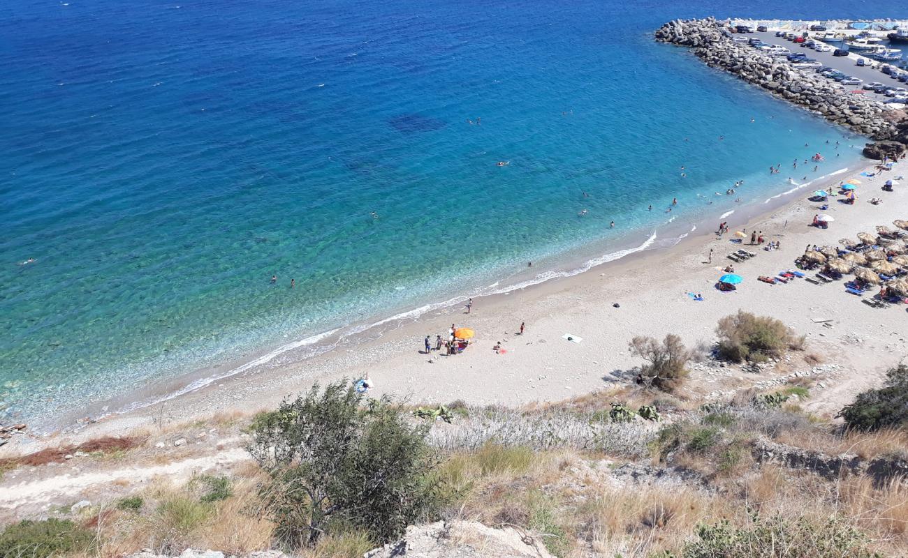 Фото Beach Pantanassa с песок с галькой поверхностью