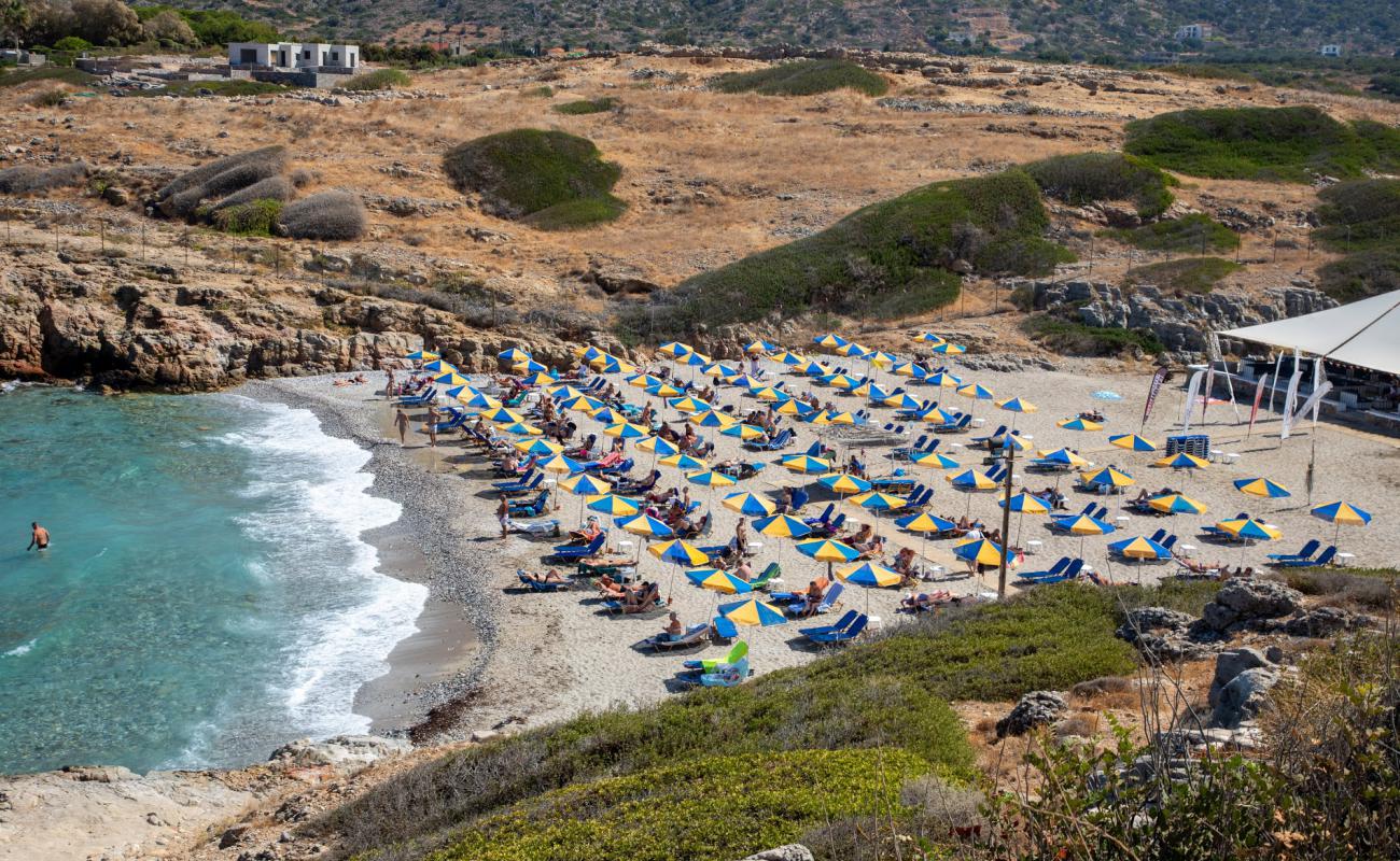 Фото Boufos Beach с песок с галькой поверхностью