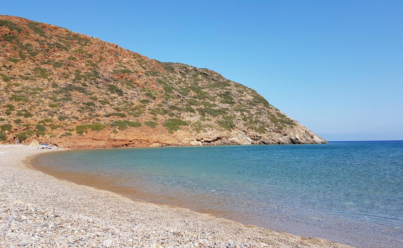 Фото Maridati beach с белая чистая галька поверхностью