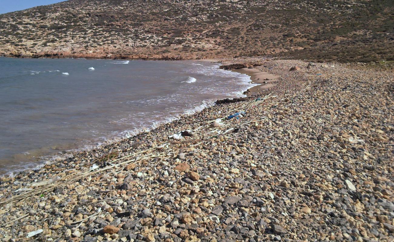 Фото Skaria beach с песок с камнями поверхностью