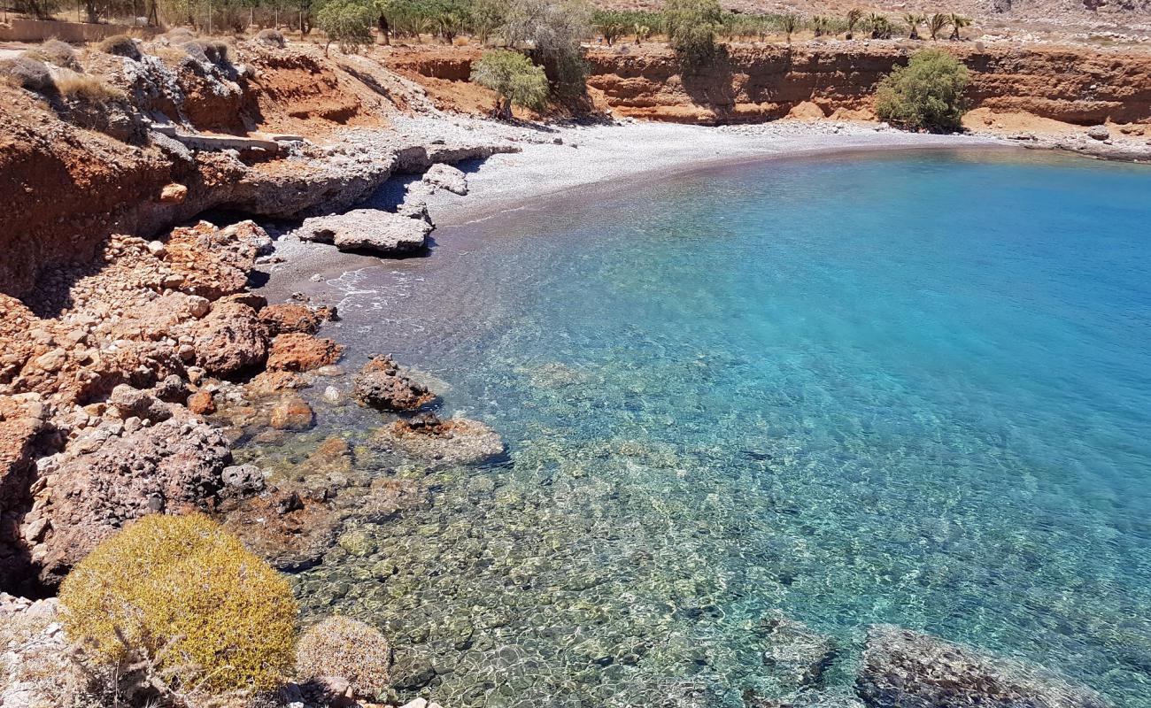 Фото Ligia Lakos beach с светлая галька поверхностью