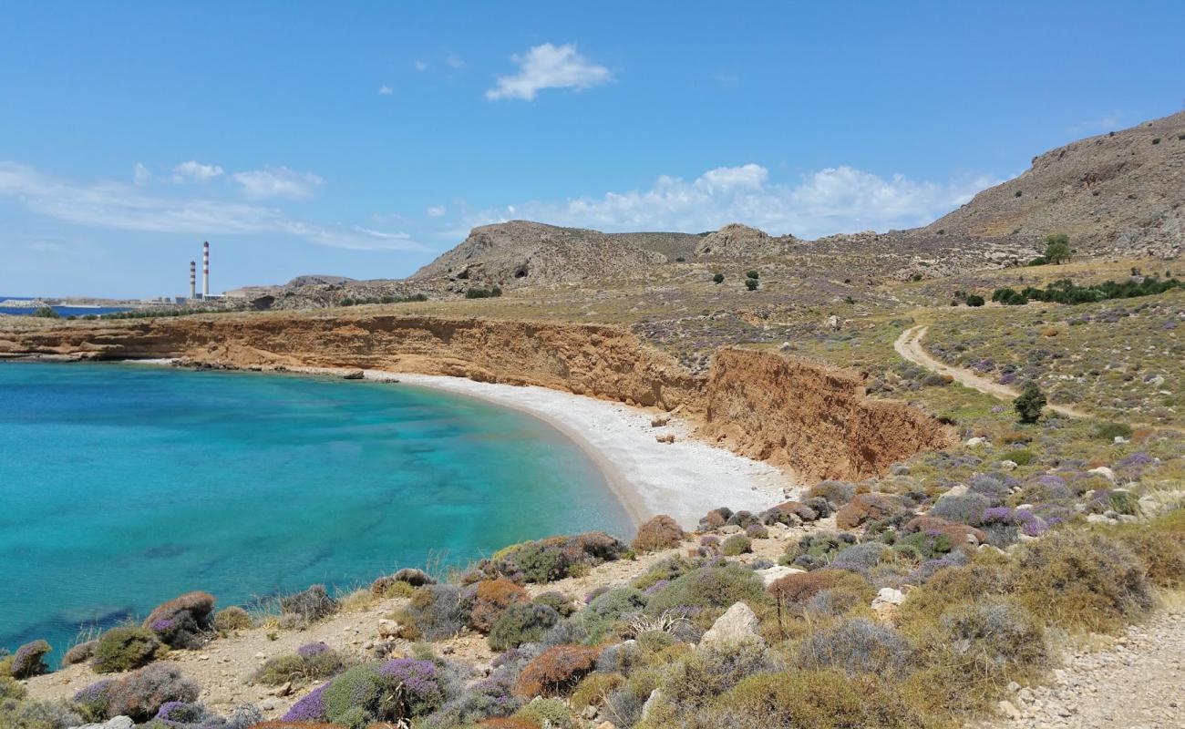 Фото Vlychada beach с светлая галька поверхностью