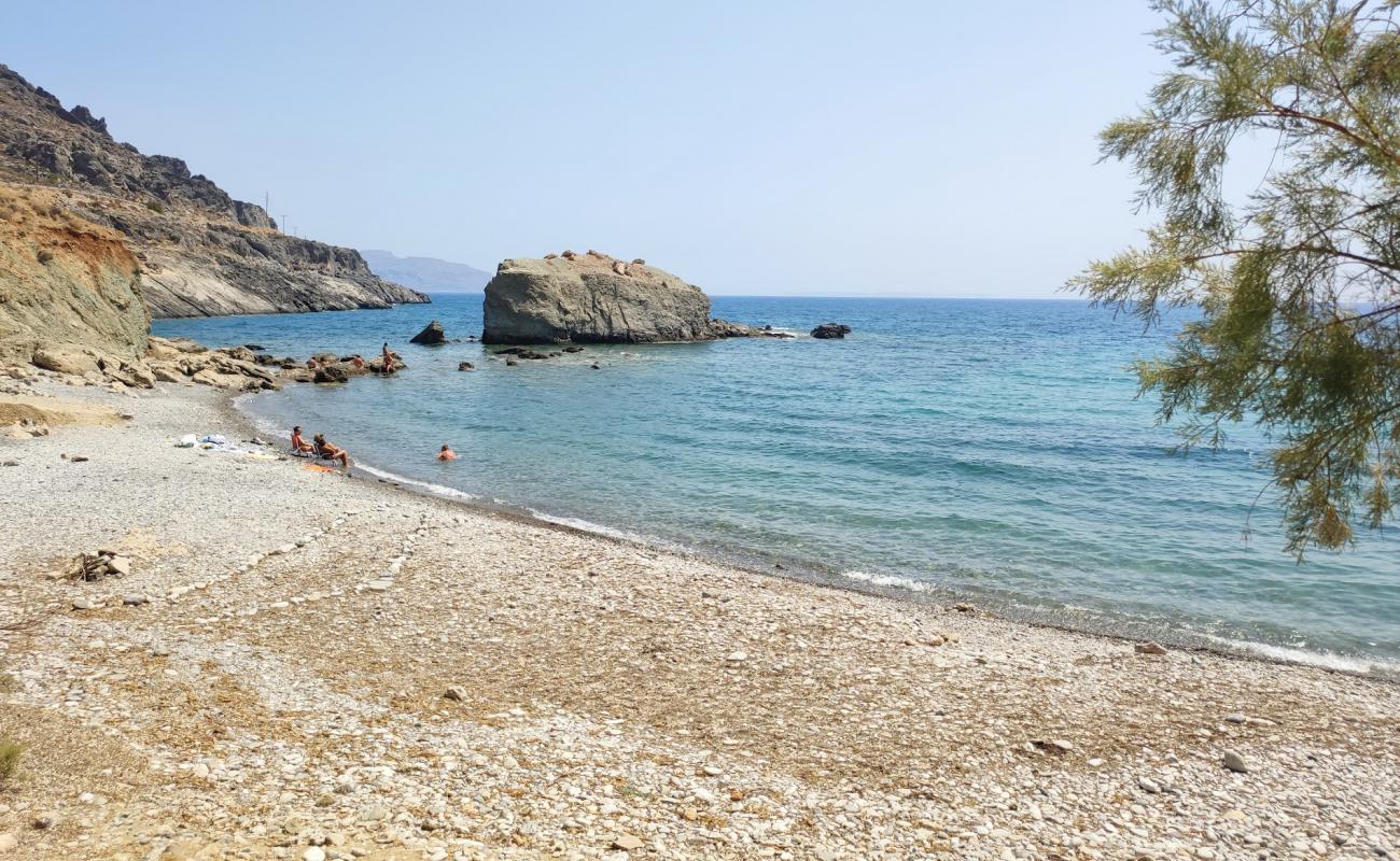 Фото Vlychada beach с светлая галька поверхностью