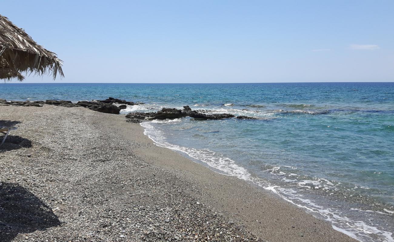 Фото Koutsoureli beach с песок с галькой поверхностью