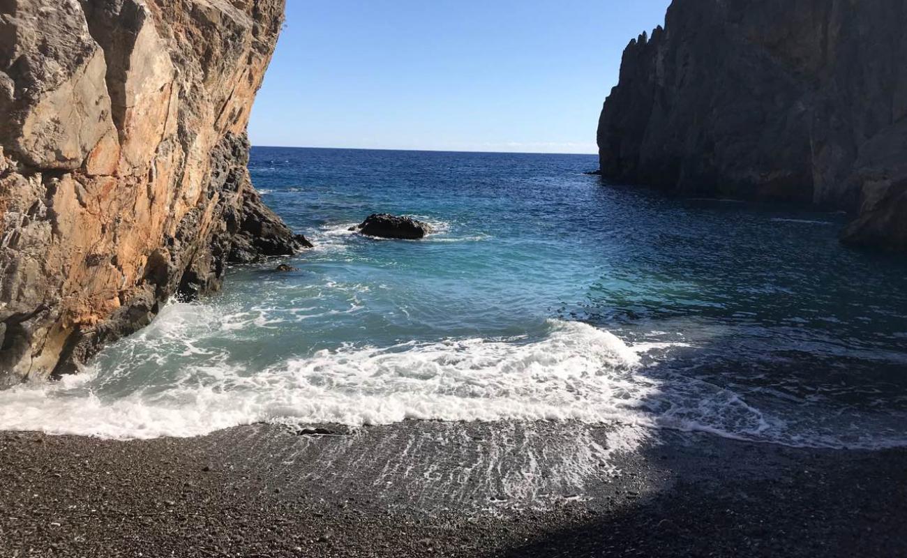 Фото Katarti beach с серая галька поверхностью