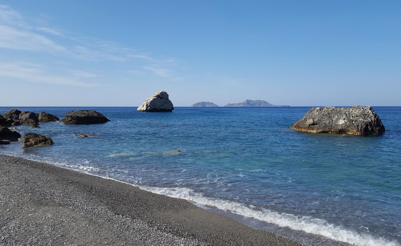 Фото Armenopetra beach с серая галька поверхностью