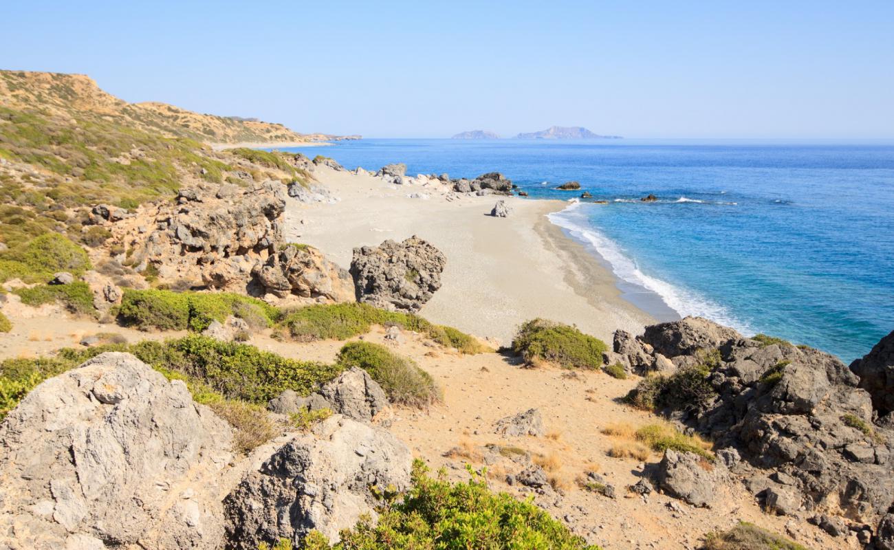 Фото Katsouni beach с серая галька поверхностью