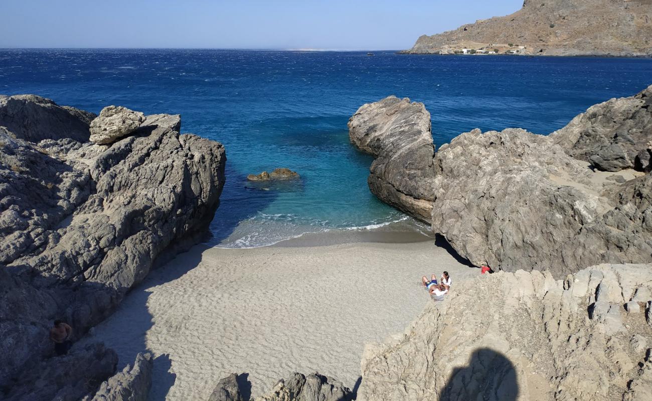 Фото Klisidi beach с белая чистая галька поверхностью