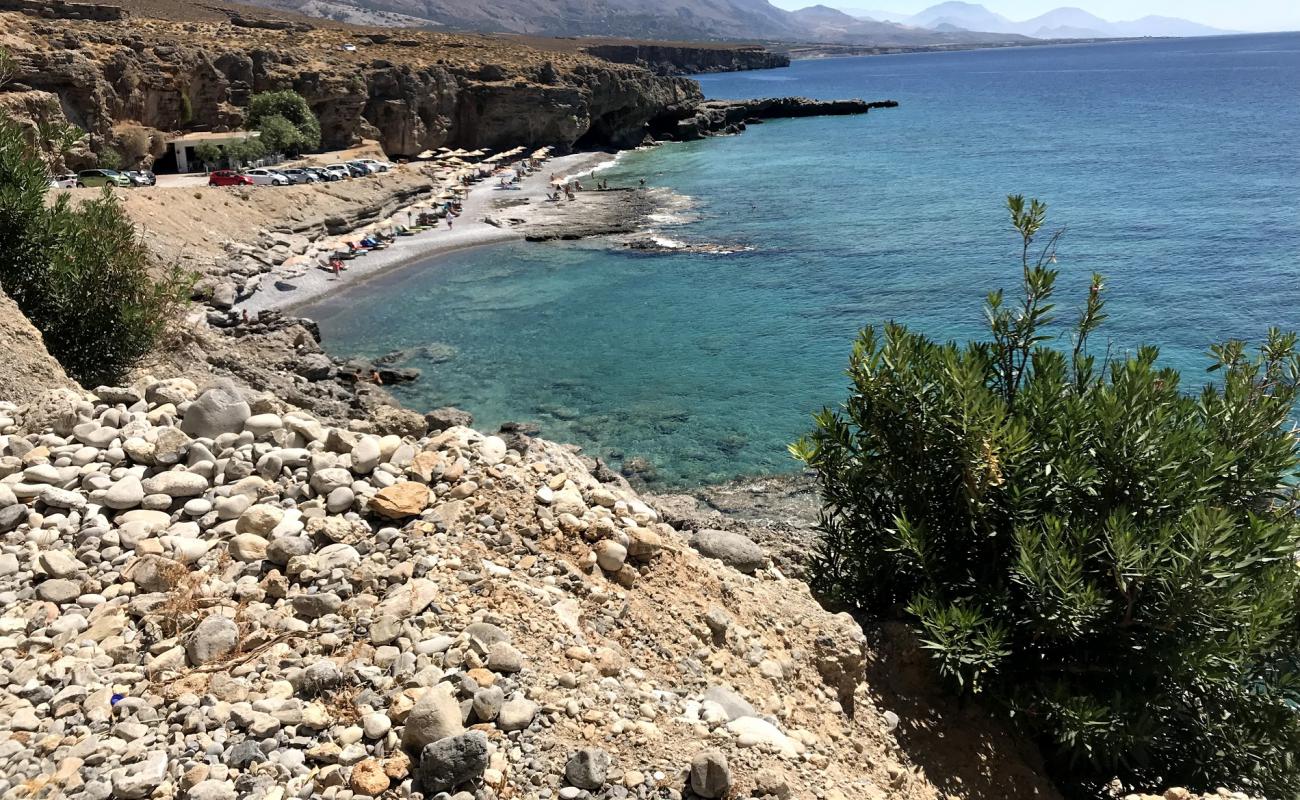 Фото Filaki beach с серая чистая галька поверхностью