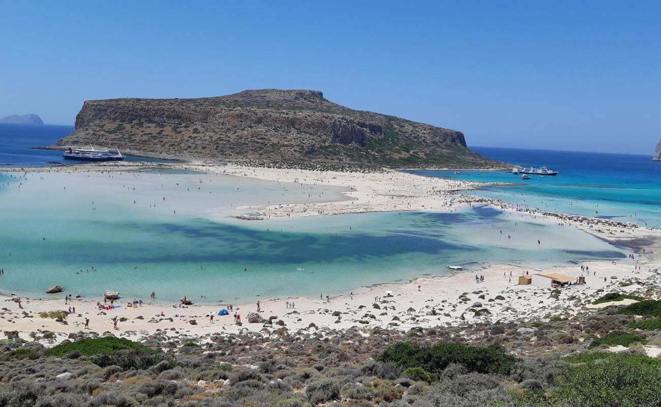 Фото Balos Beach с золотистый песок поверхностью