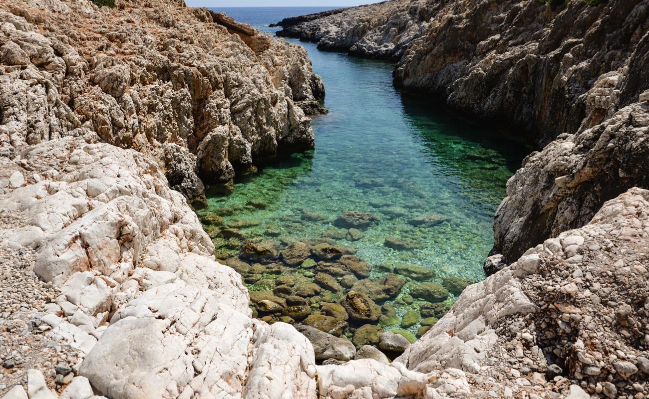 Фото Katholiko Beach с камни поверхностью