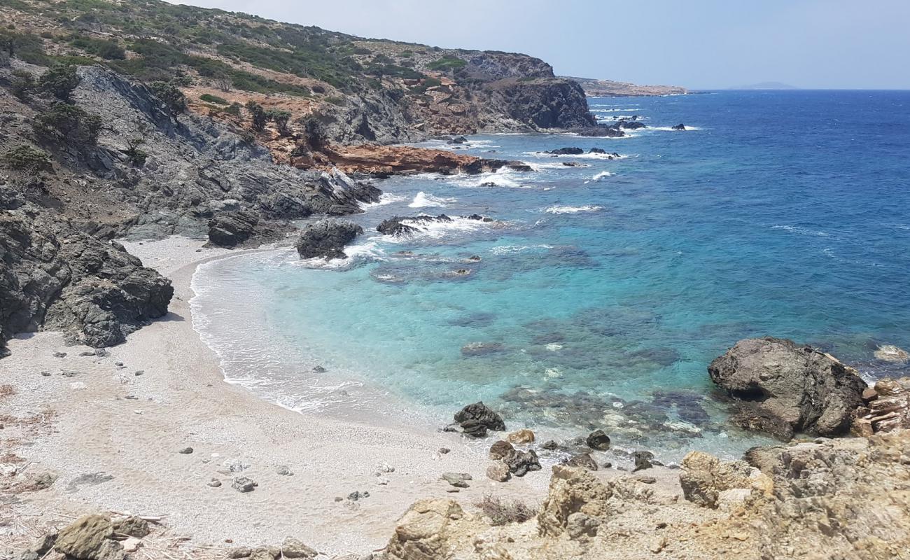 Фото Turkaylako Beach с светлый песок поверхностью