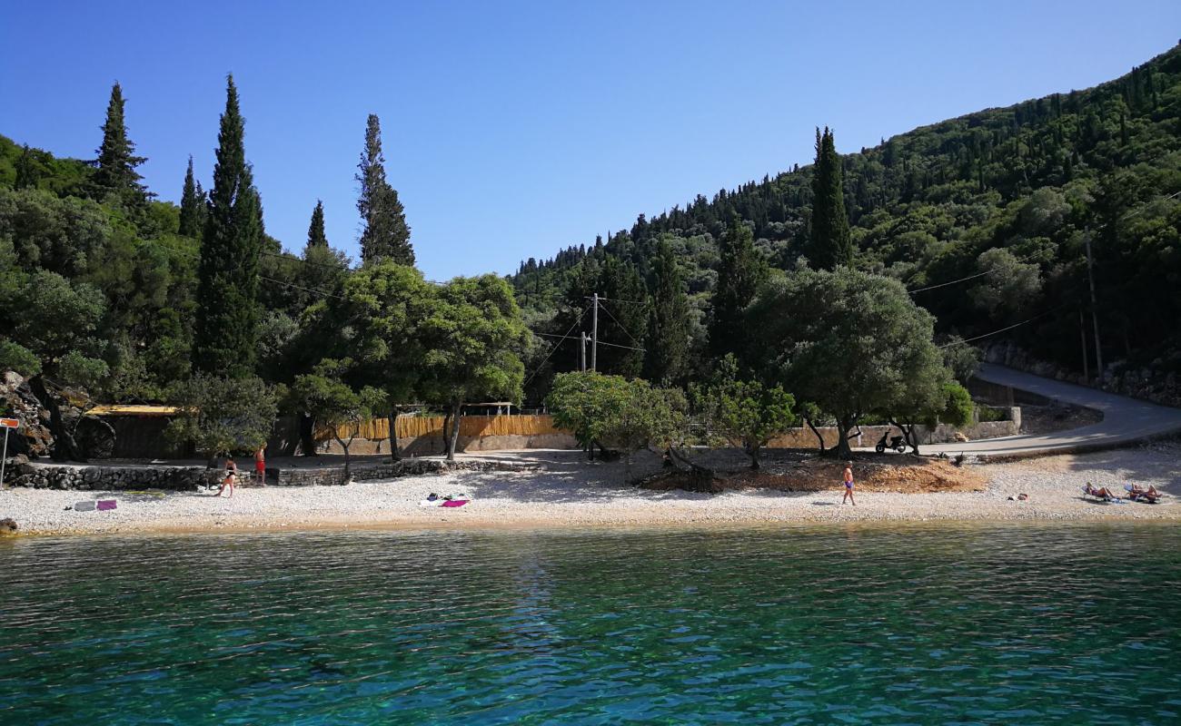 Фото Kantina beach с белая чистая галька поверхностью