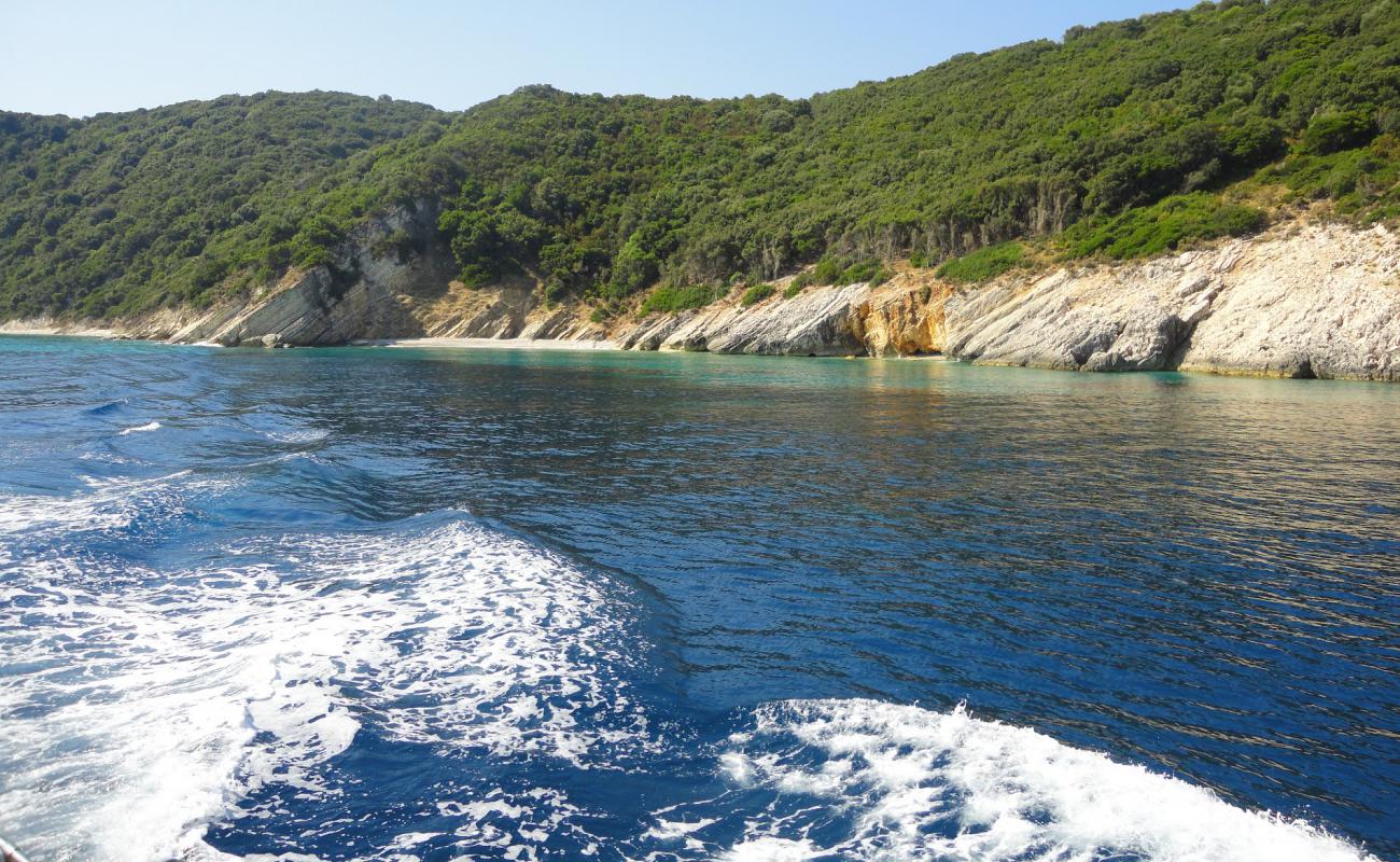 Фото Gidaki beach II с светлая галька поверхностью