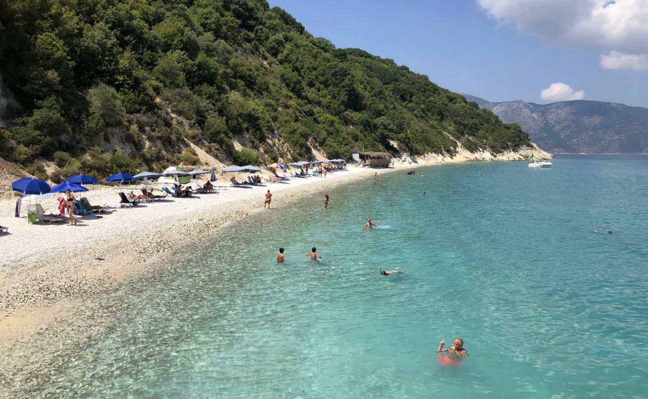 Фото Gidaki beach с светлая галька поверхностью