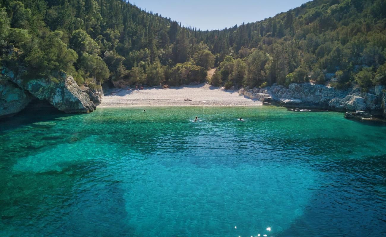 Фото Dafnoudi beach с светлая галька поверхностью