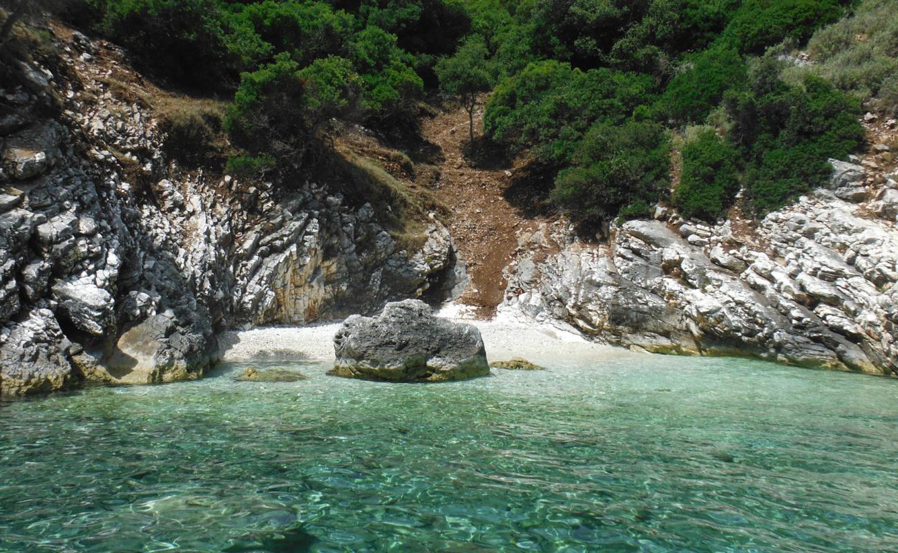 Фото Segreta beach с белая чистая галька поверхностью